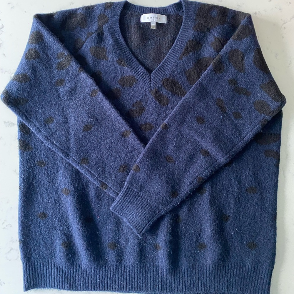 WOMEN’S JOHN + JENN BLUE & BLACK SWEATER SIZE MEDIUM